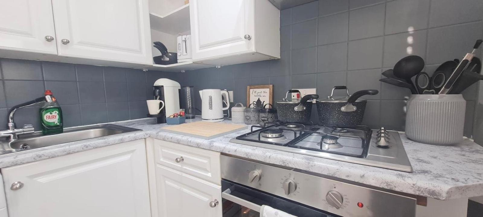 סאות'אנד און סי Westcliff-On-Sea Modern 2 Bedroom Apartment - Free Parking מראה חיצוני תמונה
