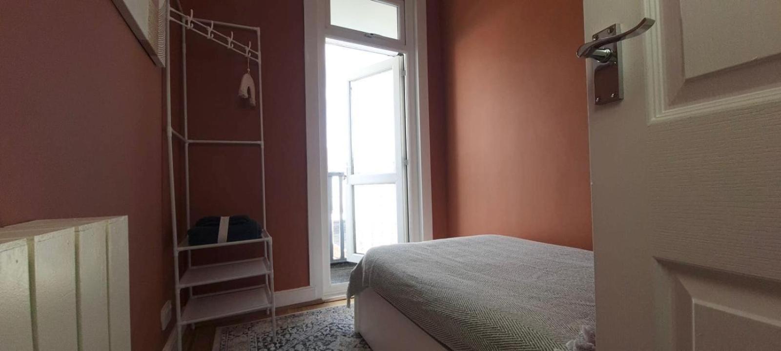 סאות'אנד און סי Westcliff-On-Sea Modern 2 Bedroom Apartment - Free Parking מראה חיצוני תמונה