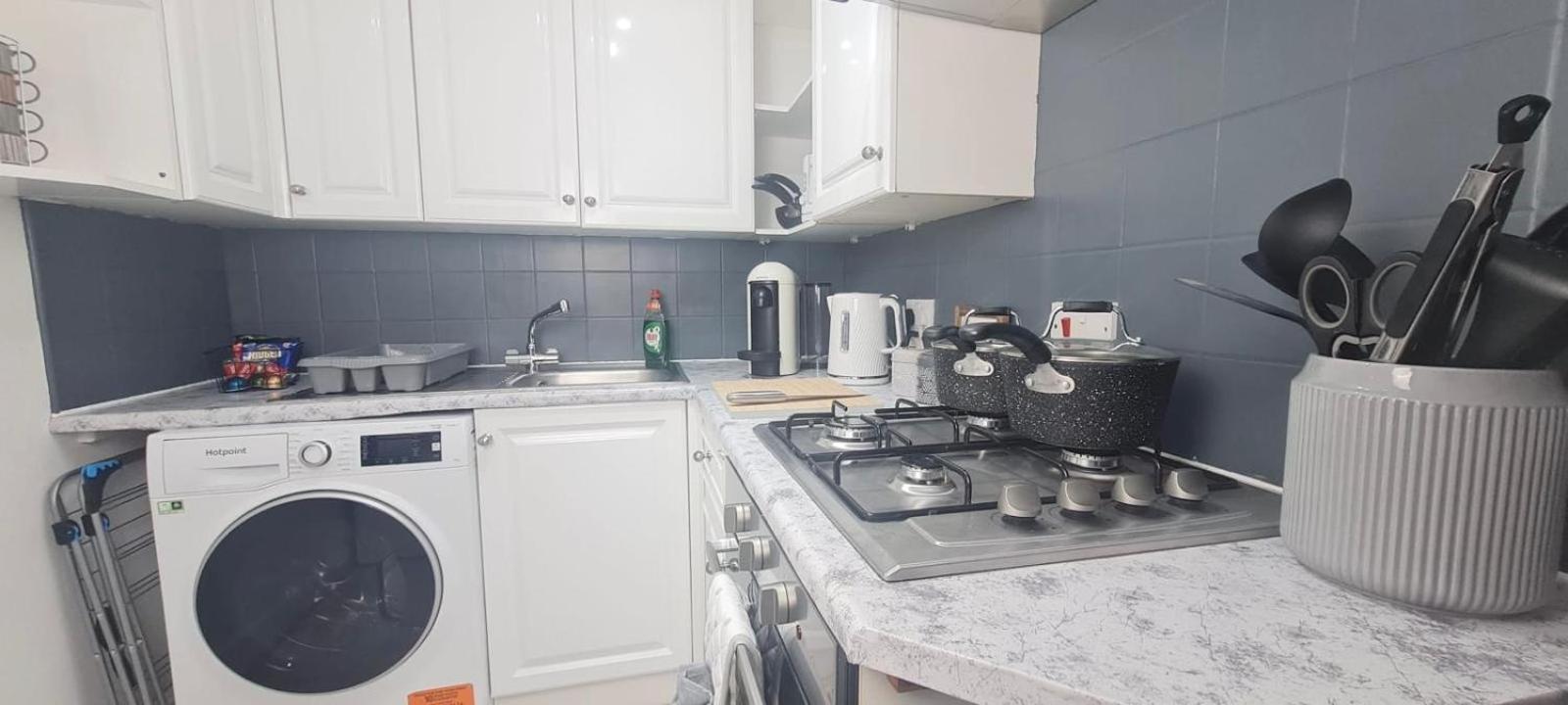 סאות'אנד און סי Westcliff-On-Sea Modern 2 Bedroom Apartment - Free Parking מראה חיצוני תמונה